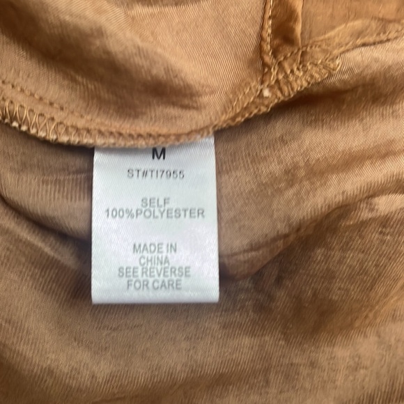 Better Be Woman’s Button Down With Feather Sleeve Size M - Picture 6 of 6